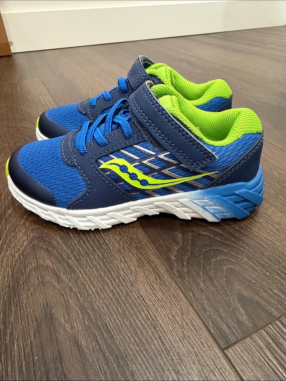 Saucony Kids wind Alternative closure Blue & Lime Mesh Athletic Sneakers 11xw